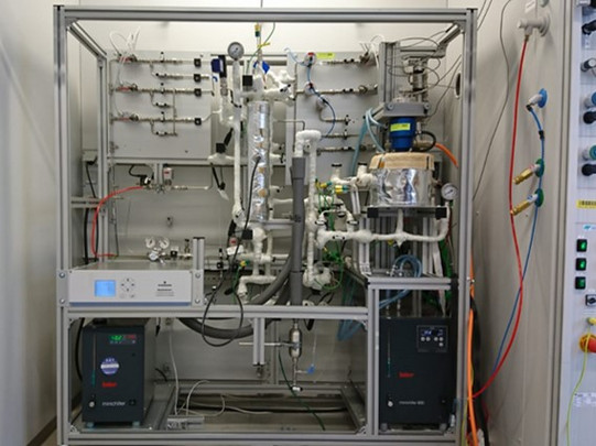 System with a Berty and a tubular reactor Pilot plant with a Berty reactor and a tubular reactor connected in parallel for conducting kinetic measurements of the methanation reaction