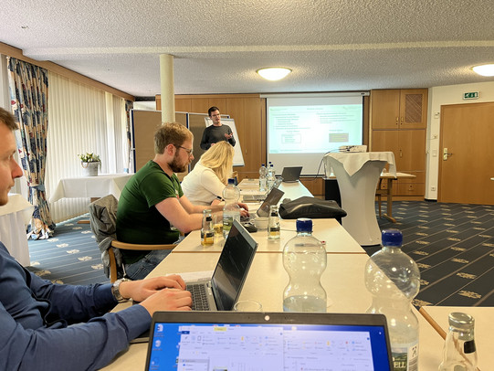 Vortrag eines Promovierenden auf dem Strategie Workshop des REC Vortrag eines Promovierenden auf dem Strategie Workshop des REC