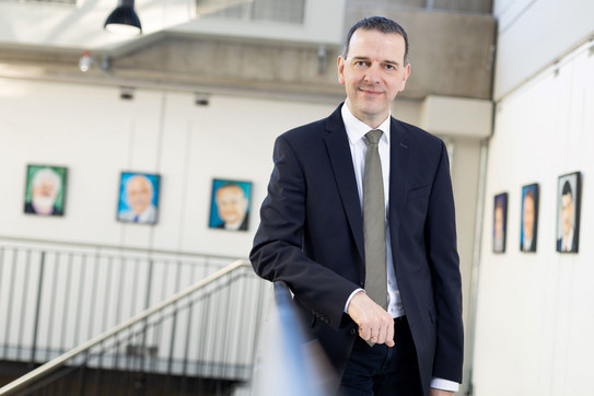 Photo of Prof. Dr.-Ing. Hannsjörg Freund