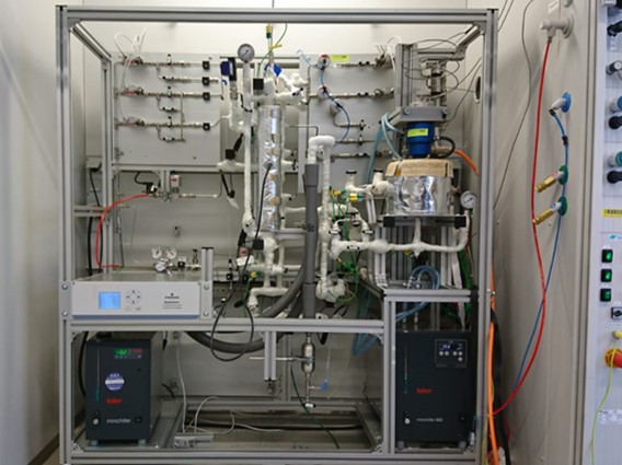 Versuchsanlage mit einem Berty-Reaktor und einem parallel geschalteten Rohrreaktor zur Durchführung kinetischer Messungen für die Methanisierungsreaktion