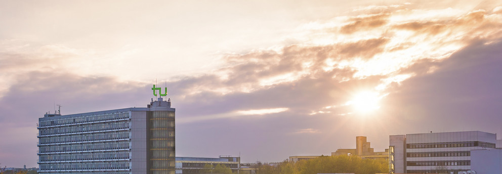 Mensa und Mathetower im Sonnenuntergang