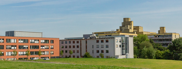 Panorama des Nord Campus mit Seminarraumgebäude, altem Physikgebäude und Mathetower